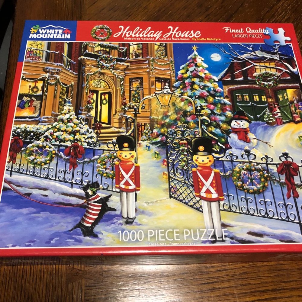 White Mountain Puzzle - Holiday House - 1000 Piece